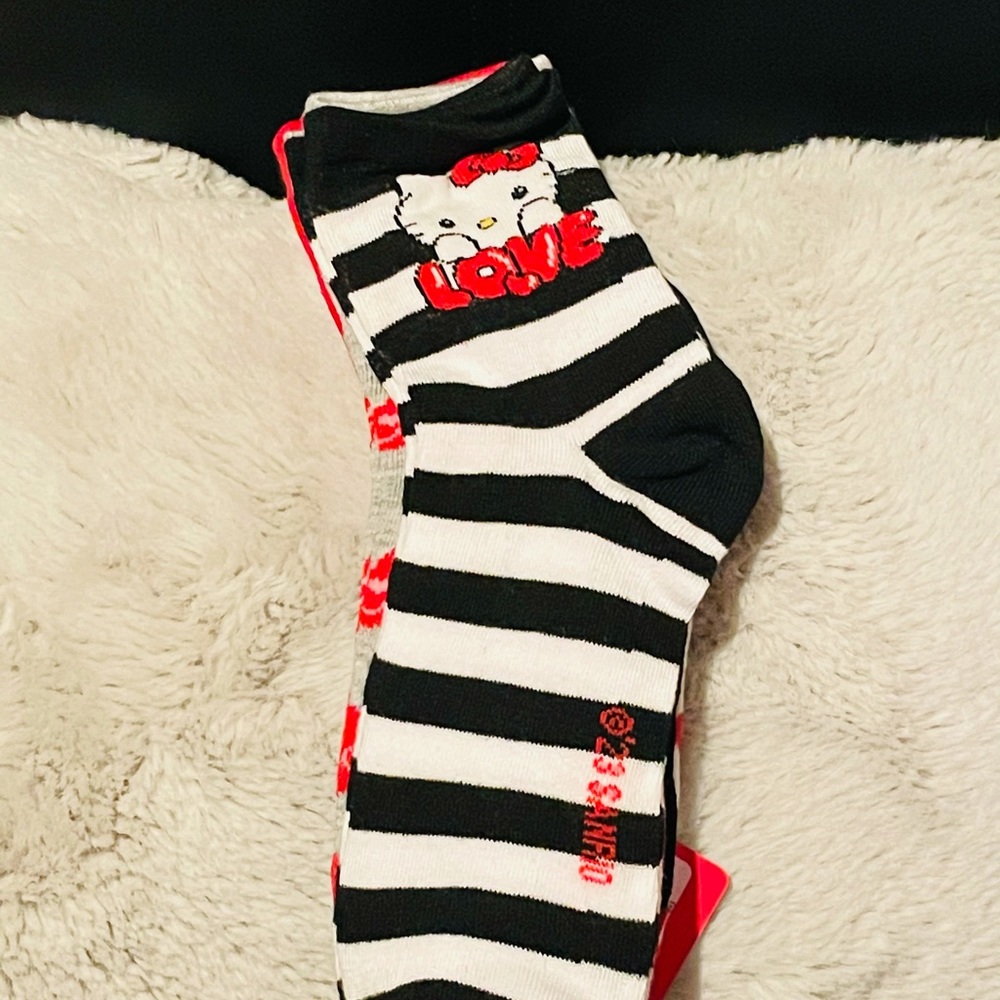 Sanrio Hello Kitty Valentine’s Socks pack of 5 pairs - Picture 2 of 7